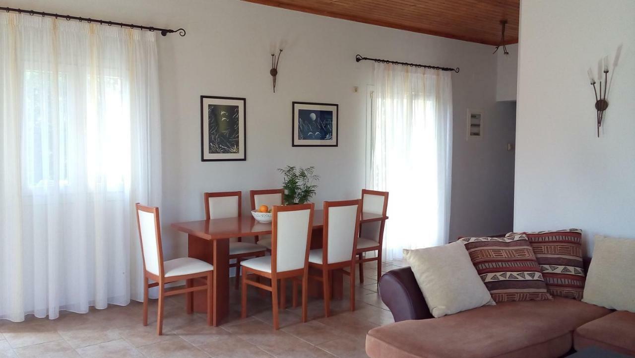 Baronessa'S Apartments Gaios Eksteriør bilde